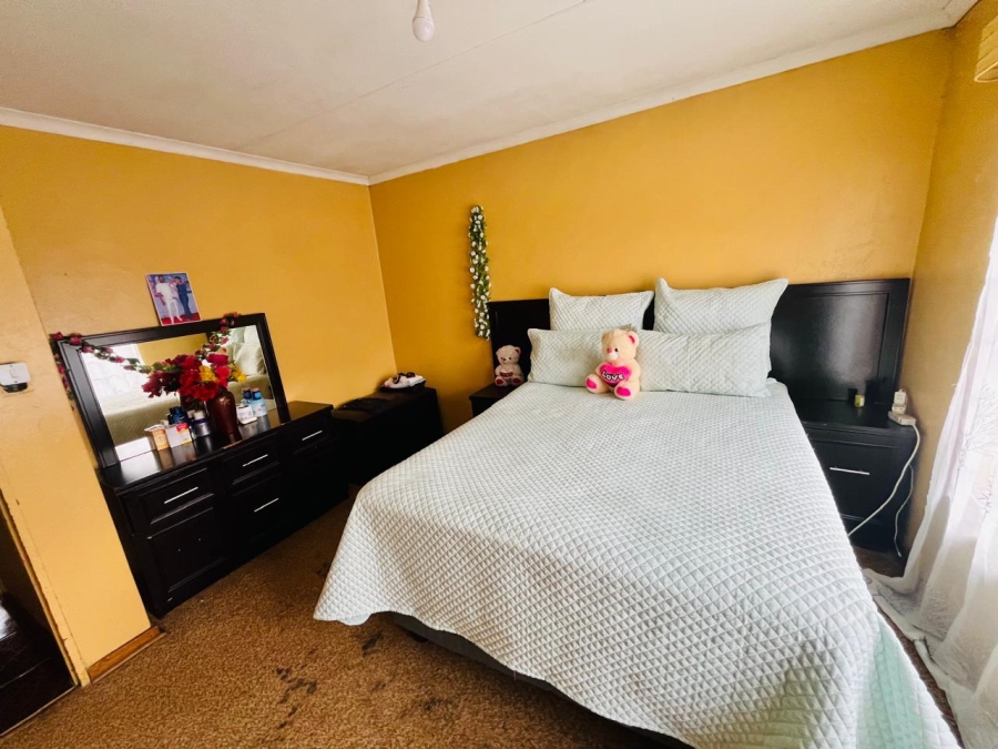 3 Bedroom Property for Sale in Molifi Tau Kloof Free State